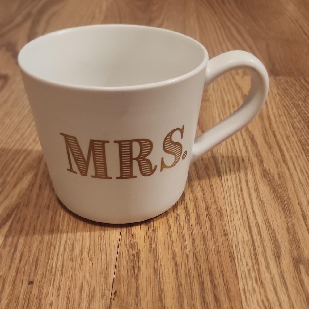 Threshold Gold and White Coffee Mug with Classic Design